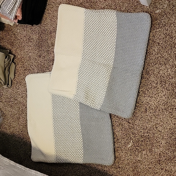 Accents Nwot 18x18 Blue And White Knit Pillow Covers Set Of 2 Poshmark